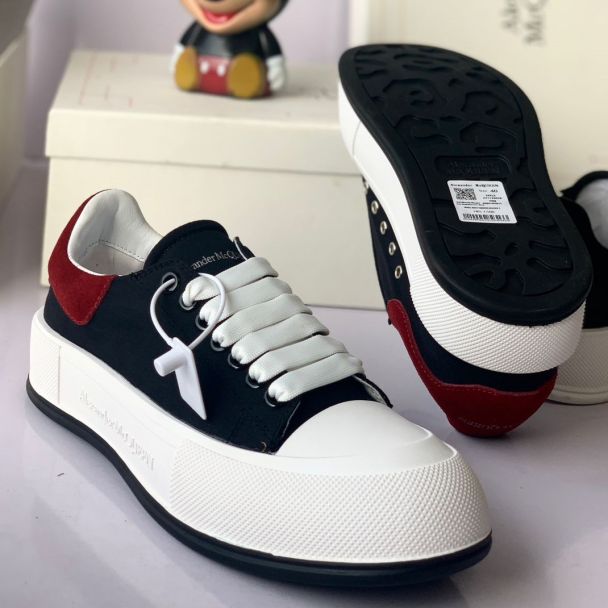 Alexander McQueen Low Top Casual Sneakers Black Mix